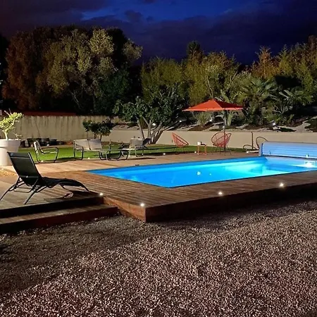 Ali Piscine, Jacuzzi A 700m De La Nyaraló *